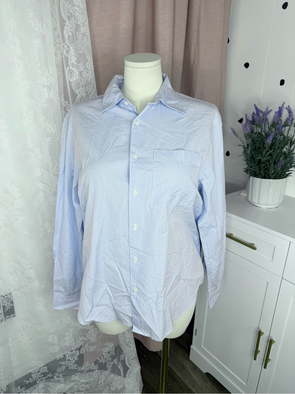 Todd Snyder Men's Light Blue Pinstripe Button-Up Shirt